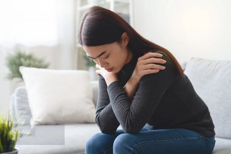父母如何面对孩子的叛逆行为?她心理异常的根源是什么 刘承洛记忆重组 202309191143271 768x512 - 父母如何面对孩子的叛逆行为?她心理异常的根源是什么