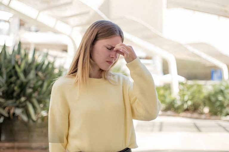 525933cb641049569dbbe8fdbd86b1d15noop80 768x512 - 她曾是父母的骄傲、乖巧听话，为何突然遭受抑郁和学业下滑的困扰