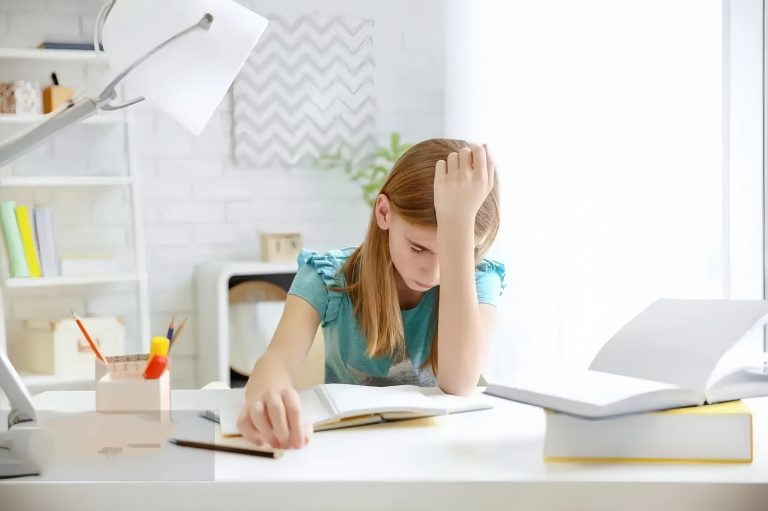 525933cb641049569dbbe8fdbd86b1d15noop90 768x511 - 孩子抑郁又强迫，家长怎么办？曾经活泼爱笑的女孩如何重获新生？