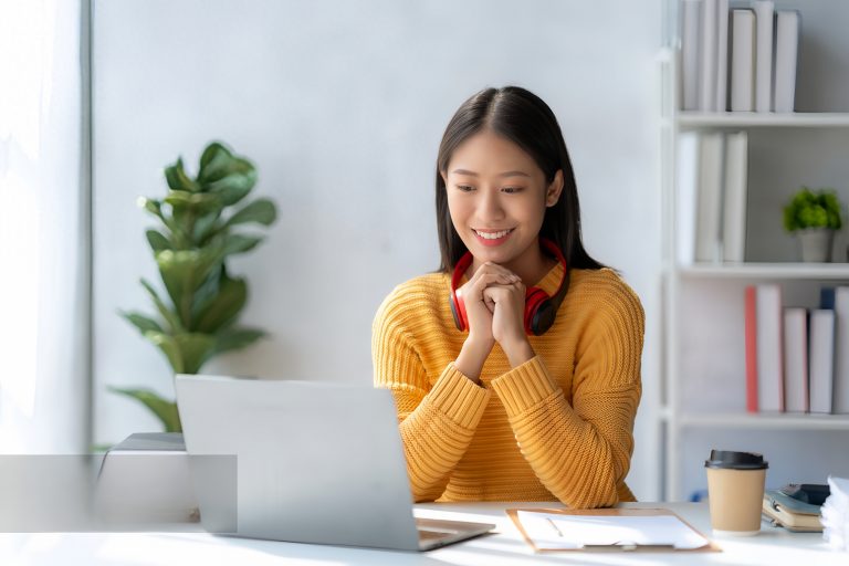 525933cb641049569dbbe8fdbd86b1d15noop125 768x512 - 女儿出现抑郁和异常行为，父母如何帮她重启人生？