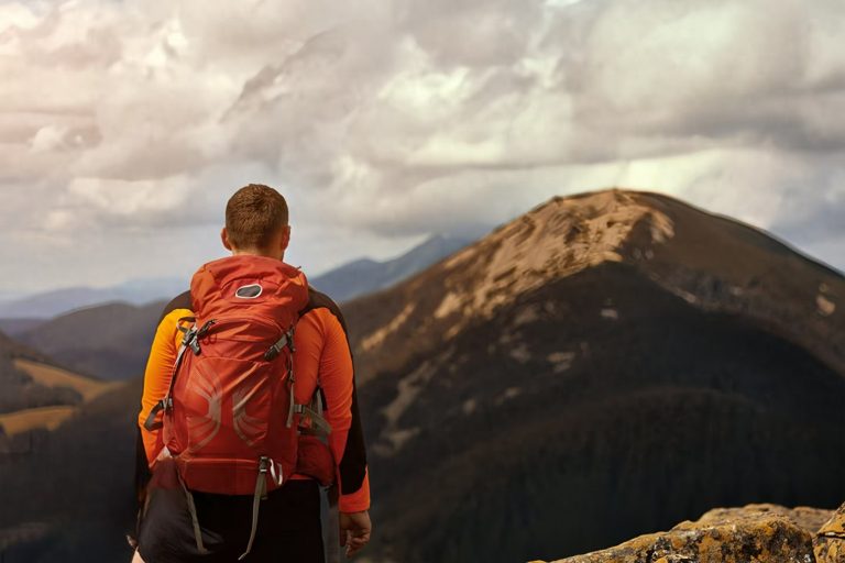 525933cb641049569dbbe8fdbd86b1d15noop147 768x512 - 儿子出现了抑郁和心理异常，家长如何帮他重启人生？