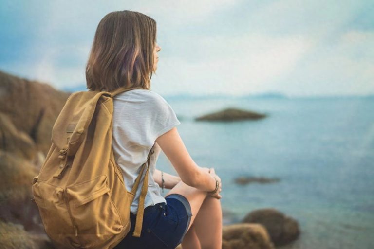 210 768x512 - 女儿面对挫折总是逃避，父母停止这3个行为还能挽回她