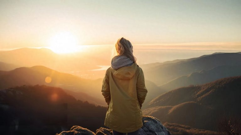 270 768x430 - 女儿抑郁逃避，不是她太脆弱，而是父母做错了这3件事